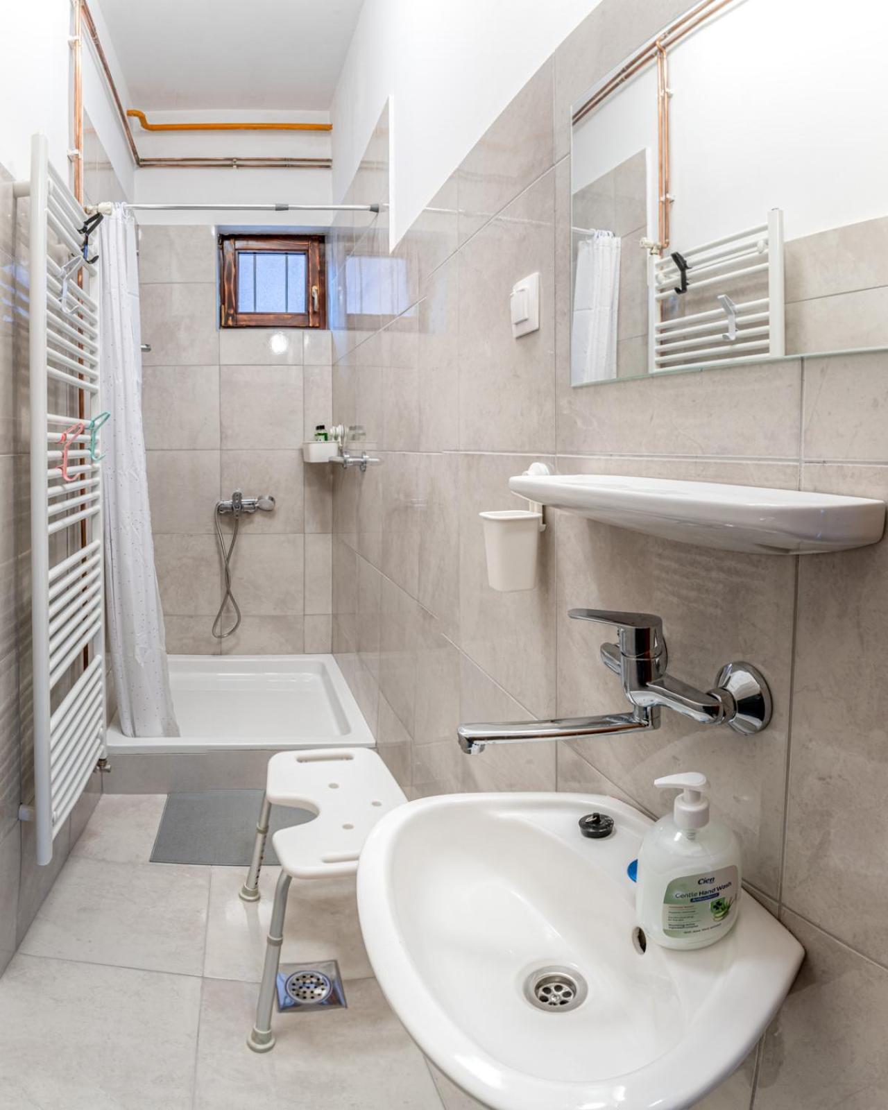 Apartman Jabuka - Free Parking Karlovac Εξωτερικό φωτογραφία